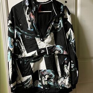 Nike Men's Abstract Black and White Windbreaker